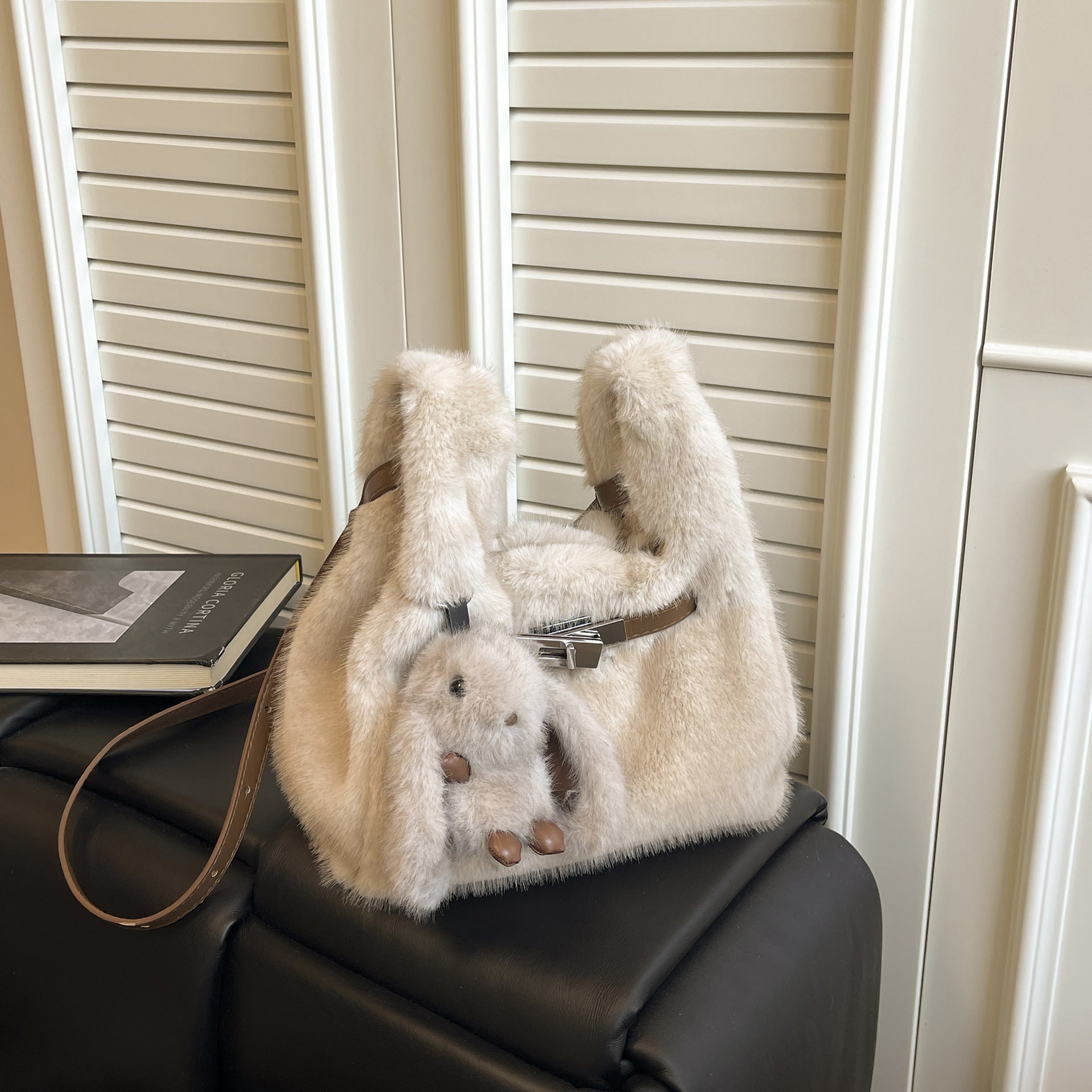 Light Luxury Plush Lock Shoulder Bag Trendy Commuter Messenger