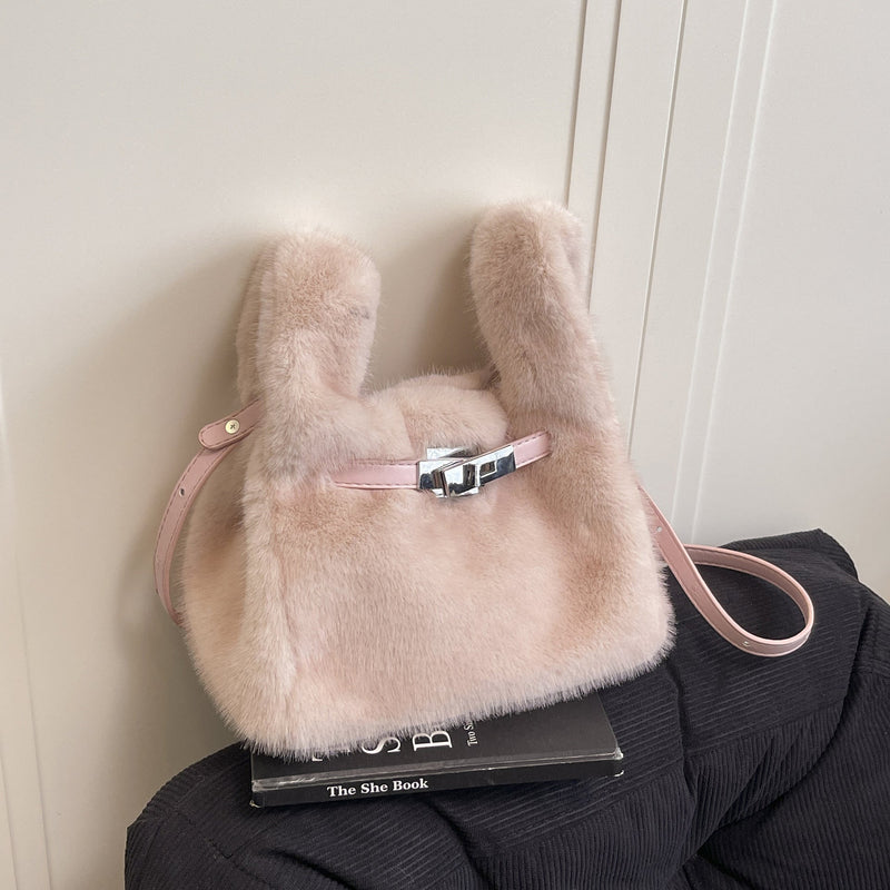 Light Luxury Plush Lock Shoulder Bag Trendy Commuter Messenger